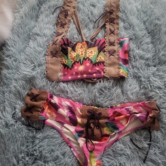Paradizia designer, sexy  beautiful 2-piece bathing suit. Size M - Picture 8 of 8